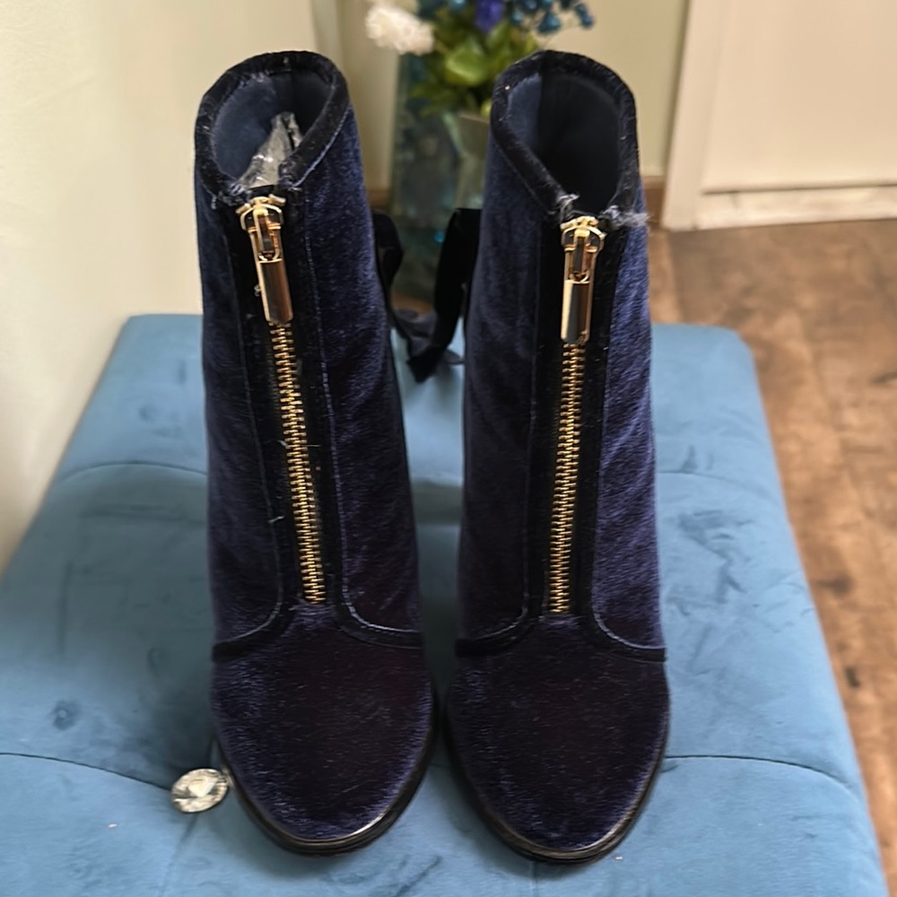 Elegant Navy Velvet Ankle Boots